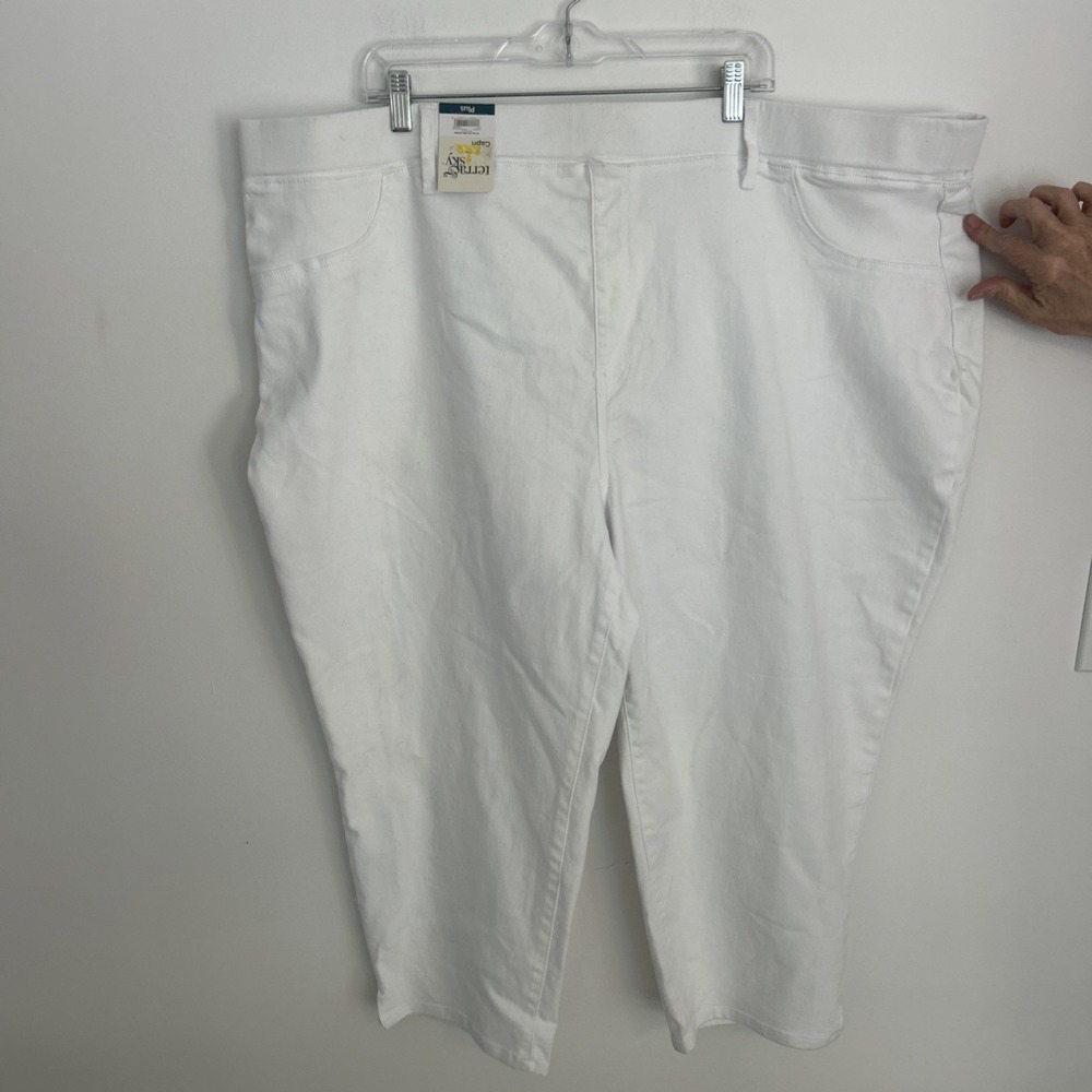 New White Women's Capri Pants Size 4X Front And Back Pockets Terra Sky 28W-30W